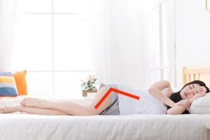 https://hippainhelp.com/app/media/2020/08/side-sleeping-hip-angle-related-to-hip-pain-sleeping-500x333-1-300x200.jpeg